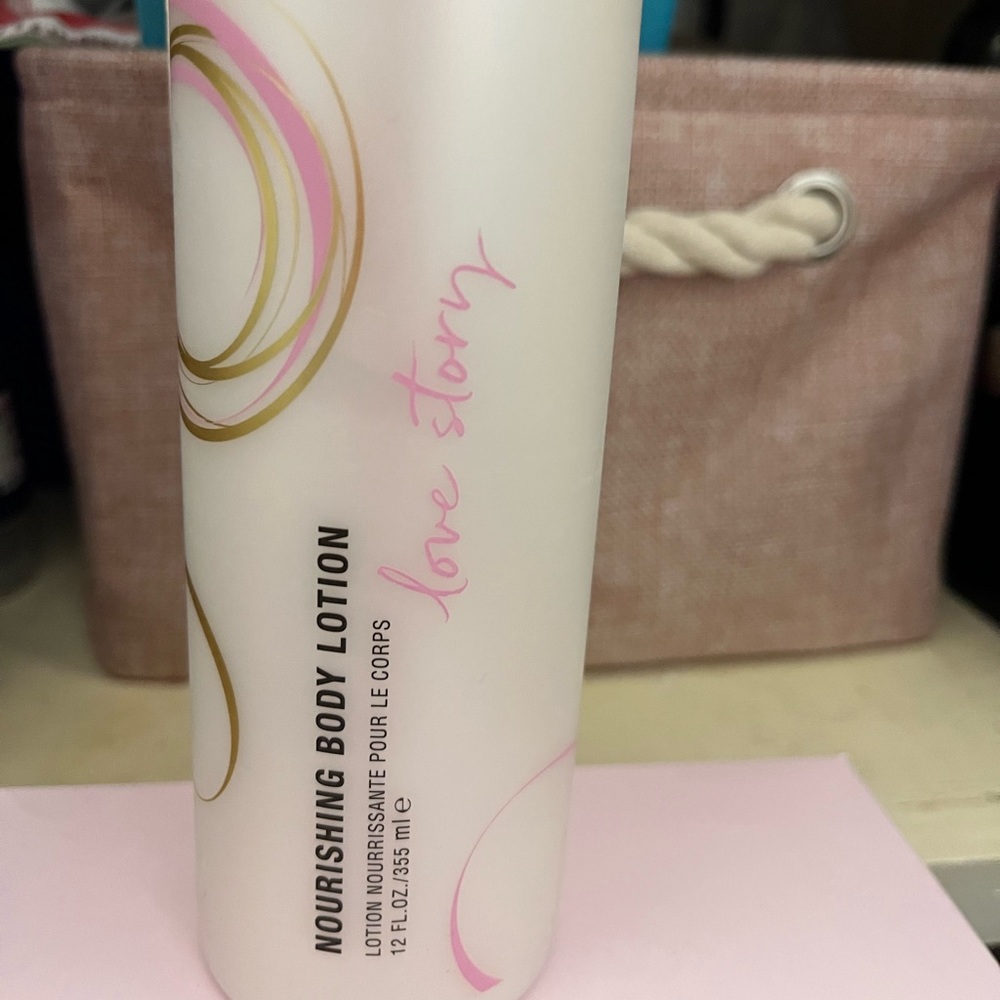 Love Story body lotion